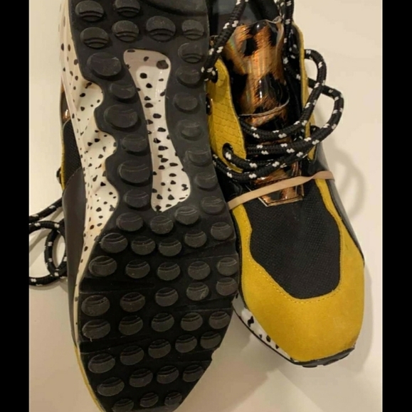 Stylish Yellow and Black Women's Sneakers - Picture 10 of 13